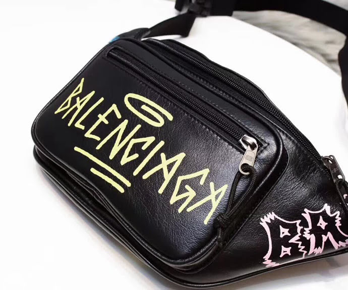 BALENCIAG巴黎世家 塗鴉胸包  BL1709